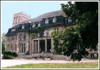 Schloss Börnicke, nahe
Stadt Bernau bei Berlin:
Schloss mit Zukunft - Gutshof,
Park, Ausstellungen ... Konzerte
