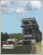 Schiffshebewerk
Niederfinow
in Region Finowkanal,
Schorfheide-Chorin:
Technisches Denkmal,
Europas größter
Schiff-Fahrstuhl